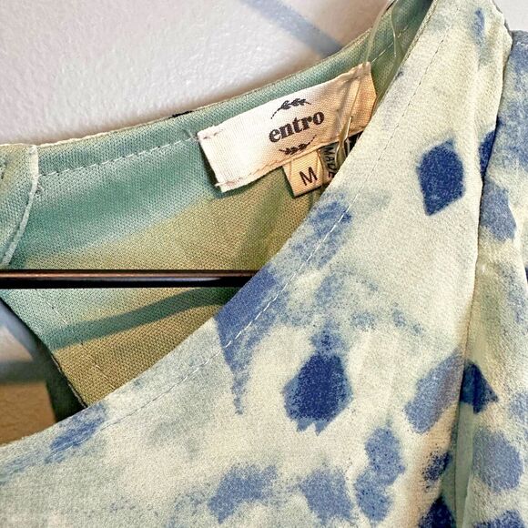 Nwt Entro Green Navy Blouse Womens Size Medium Keyhole Back - Picture 3 of 5